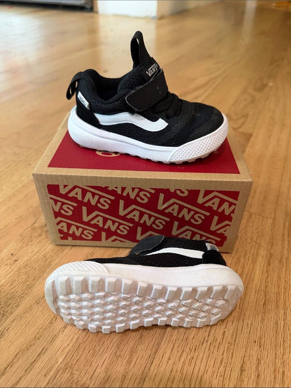 Vans Kids Black & White Ultrarange